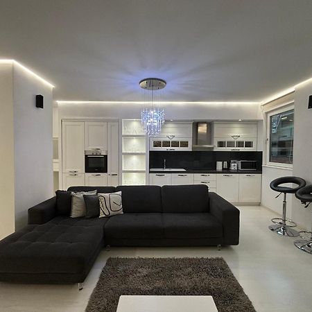 טיראנה Tam Serviced 2Bdr Apartment City Center No6 מראה חיצוני תמונה